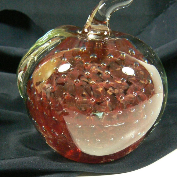 Vintage Clear & Red Controlled Bubbles APPLE with Leaf Art Glass Paperweight - Picture 5 of 9